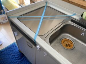 ヤマハのトップオープン食洗機を撤去する 　ステンレス蓋圧着設置